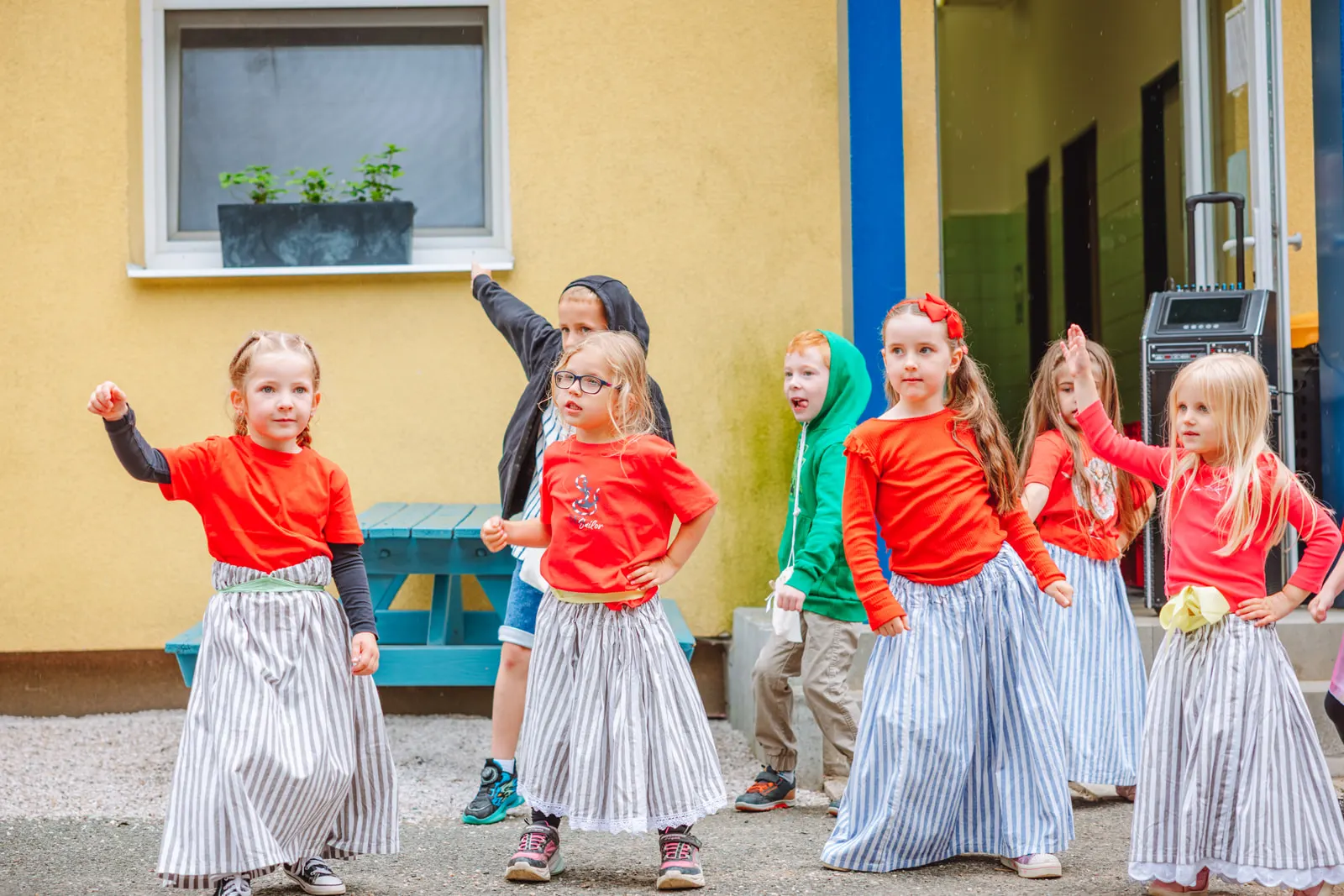Zahradní slavnost našich předškoláků: Den, který patřil jen jim, fotografie 132