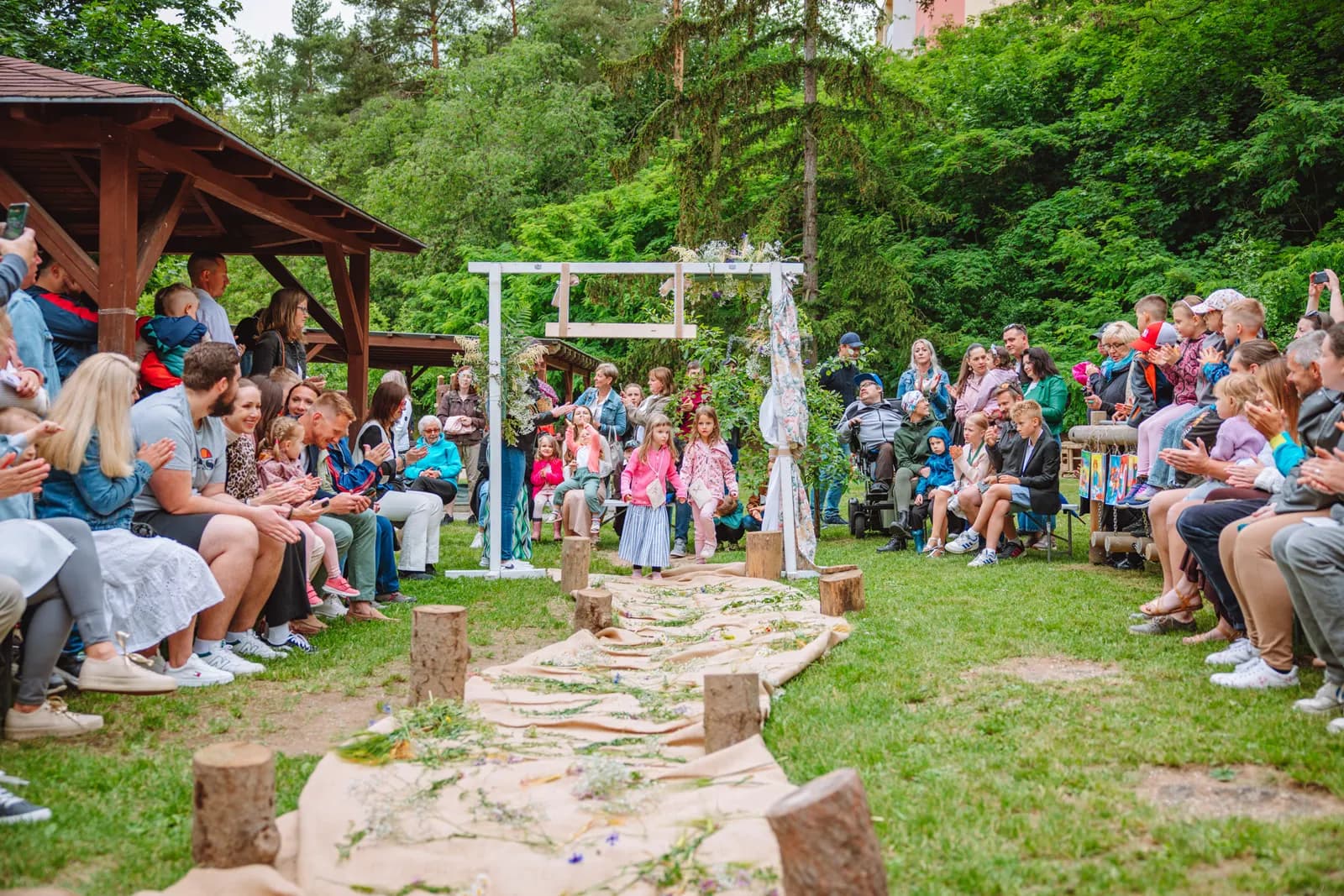 Zahradní slavnost našich předškoláků: Den, který patřil jen jim, fotografie 75