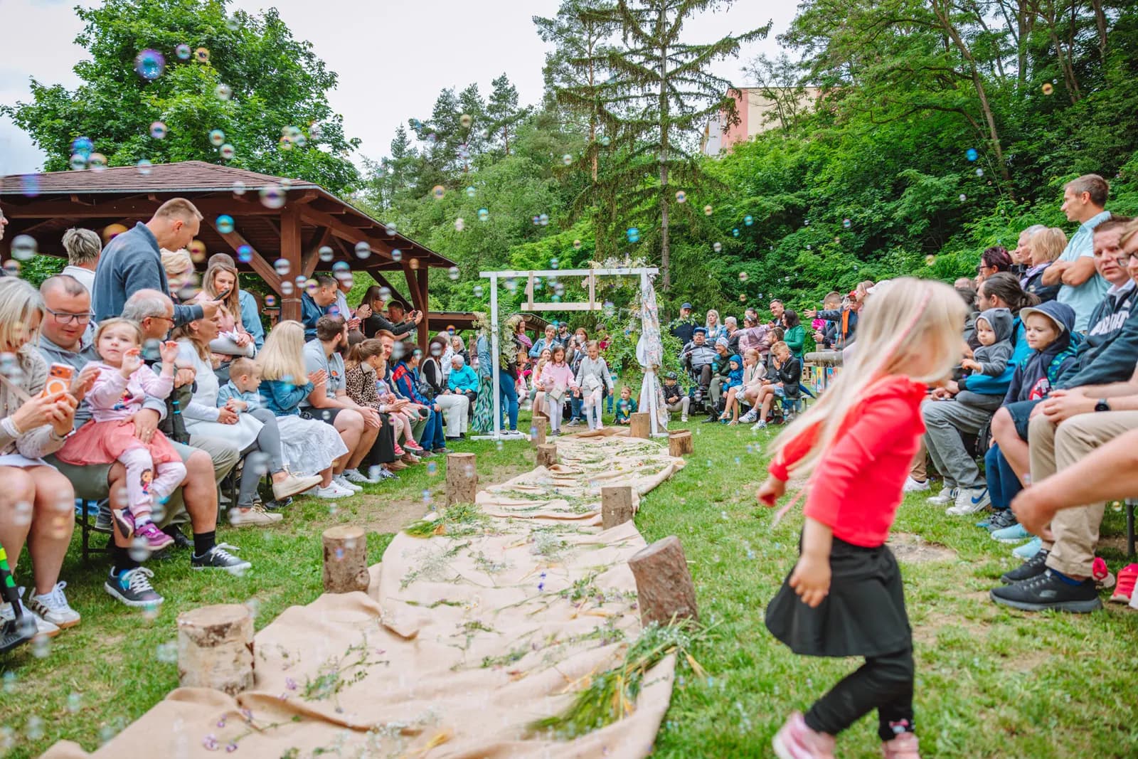 Zahradní slavnost našich předškoláků: Den, který patřil jen jim, fotografie 79