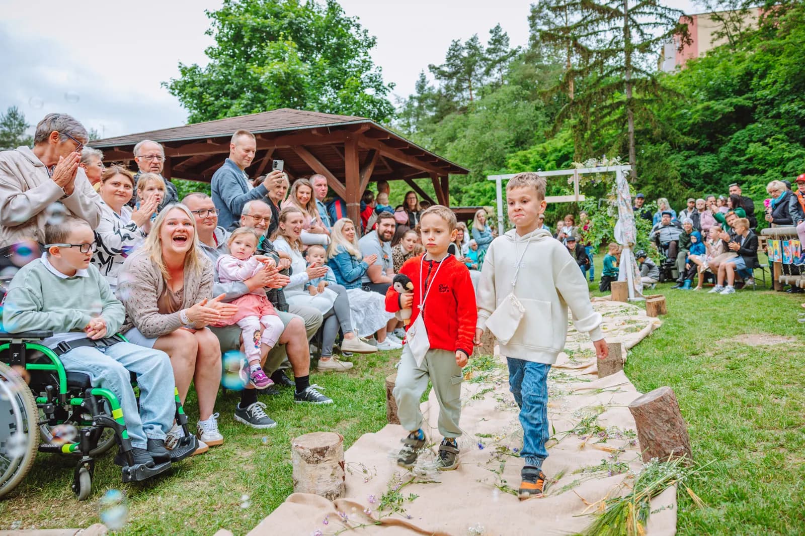 Zahradní slavnost našich předškoláků: Den, který patřil jen jim, fotografie 87