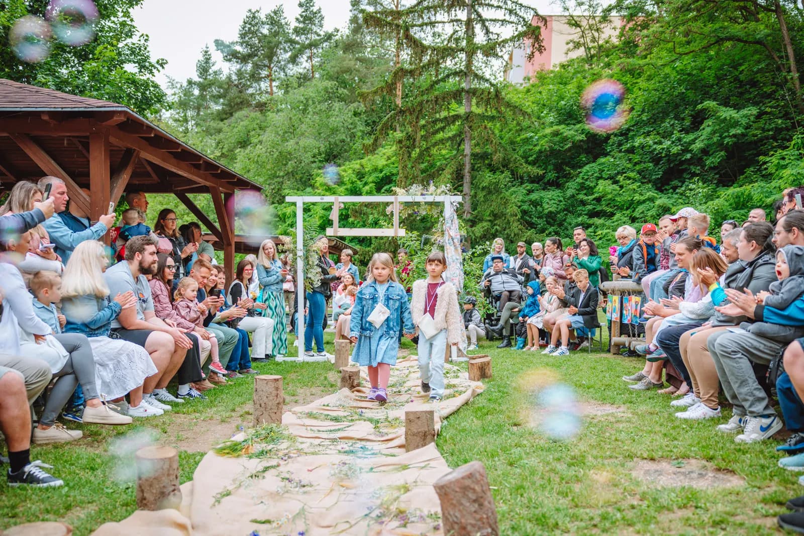 Zahradní slavnost našich předškoláků: Den, který patřil jen jim, fotografie 88