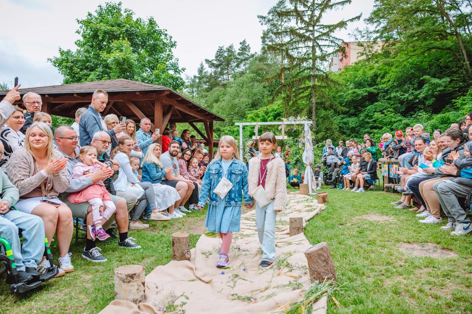 Zahradní slavnost našich předškoláků: Den, který patřil jen jim, fotografie 90