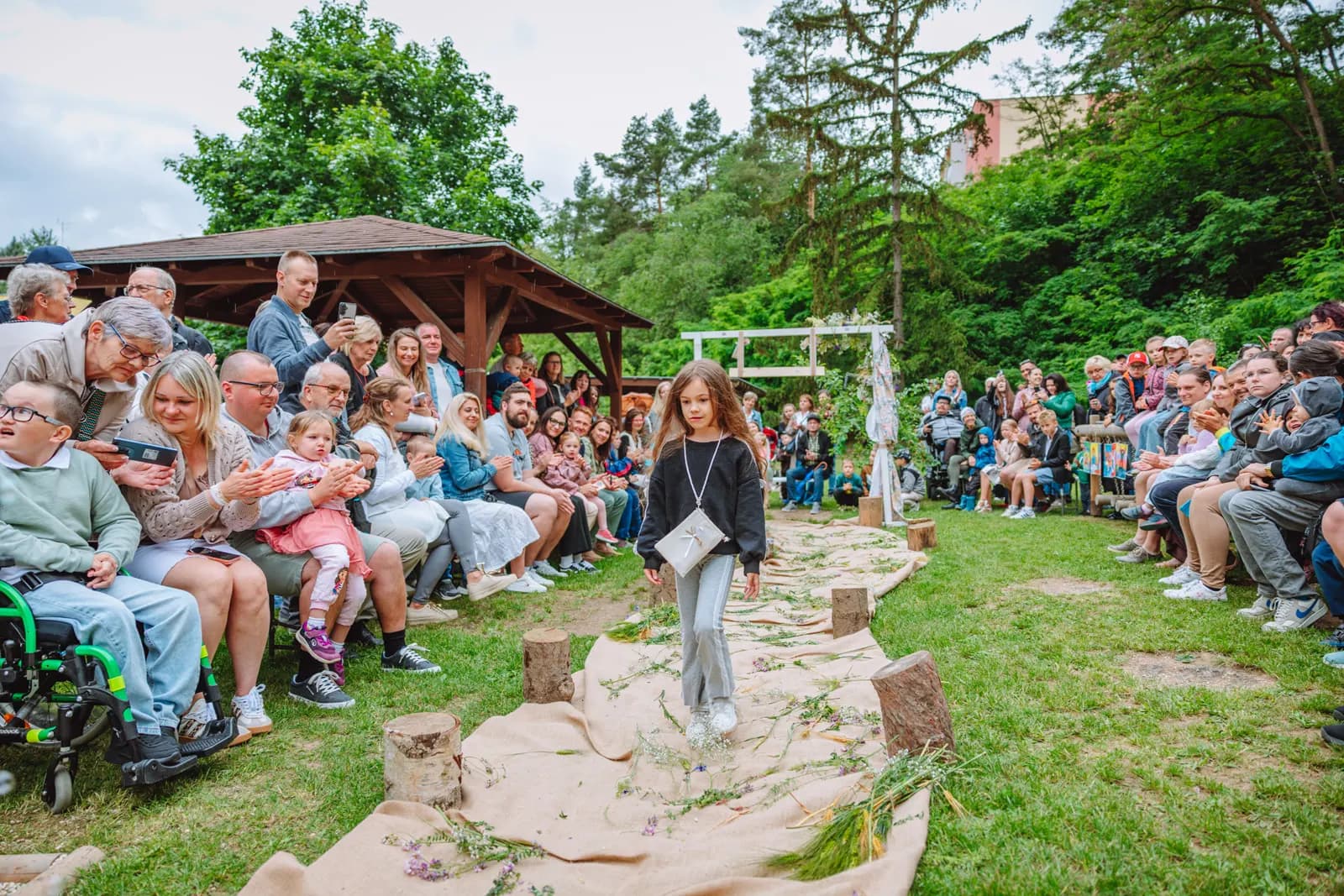 Zahradní slavnost našich předškoláků: Den, který patřil jen jim, fotografie 94